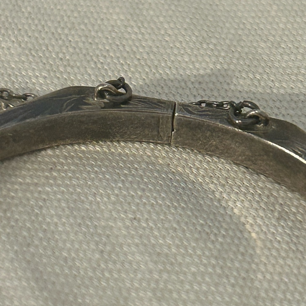 Vintage Sterling Silver Octagonal Engraved Hinged Bangle Bracelet - Picture 4 of 7